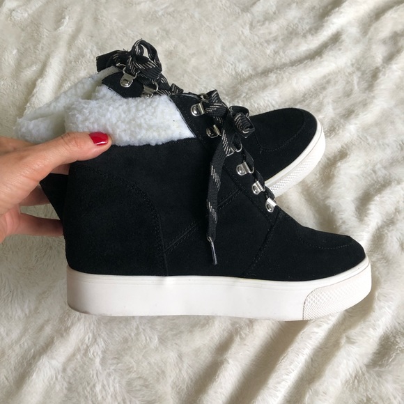 Steve Madden hidden wedge “winter” booties - Picture 2 of 6